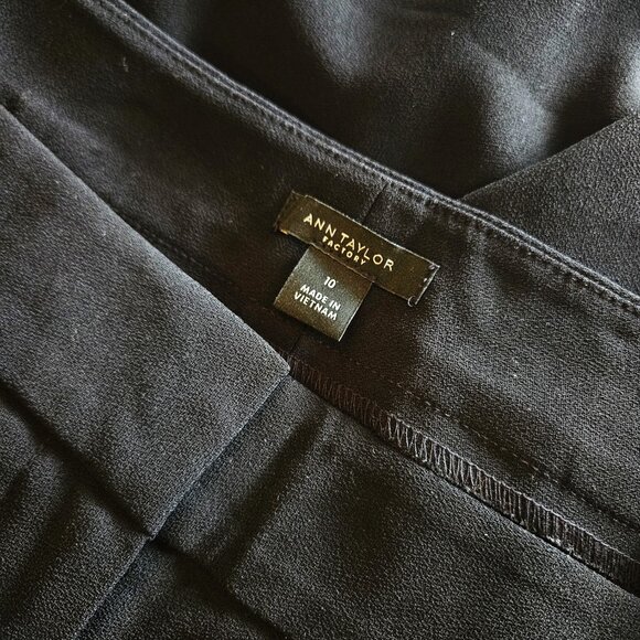 NWOT!! - ANN TAYLOR Factory, Black cropped wide legged pants - Picture 14 of 14